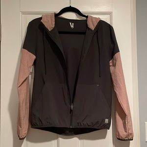 VUORI Stonesteps Windbreaker Charcoal / Pink